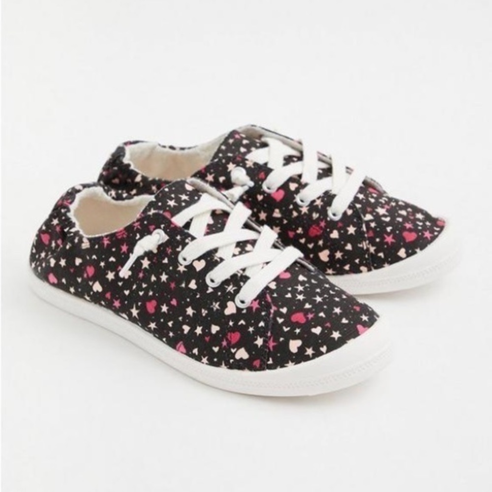 🆕 NWT Women’s Torrid Ruched Black Heart Sneakers 10
